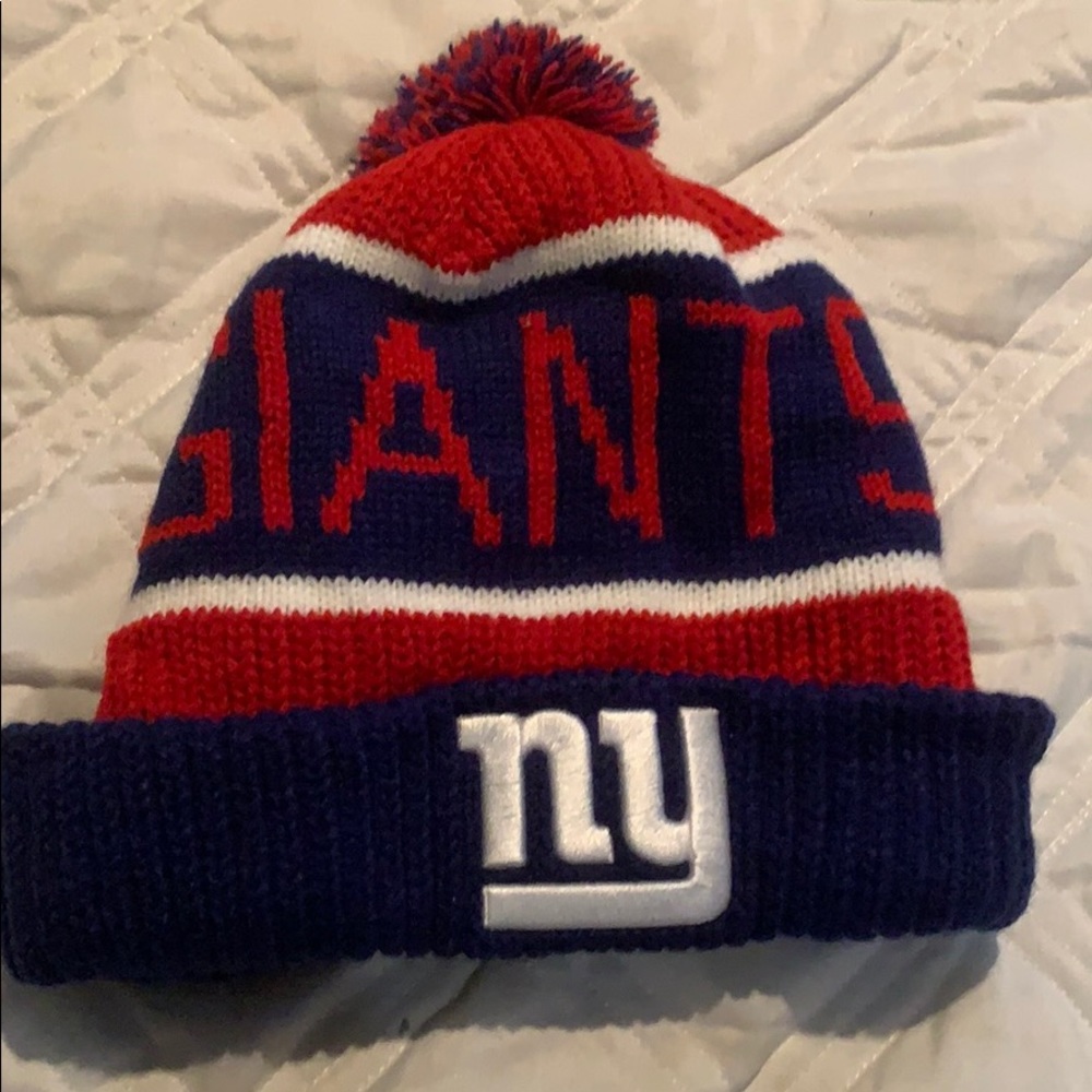 giants Winter hat w puff ball